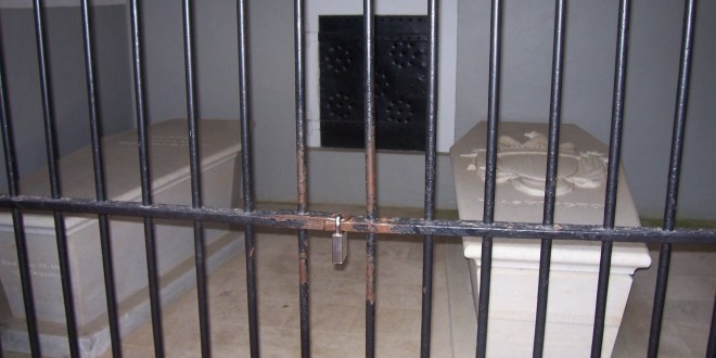 Martha and George Washington tombs