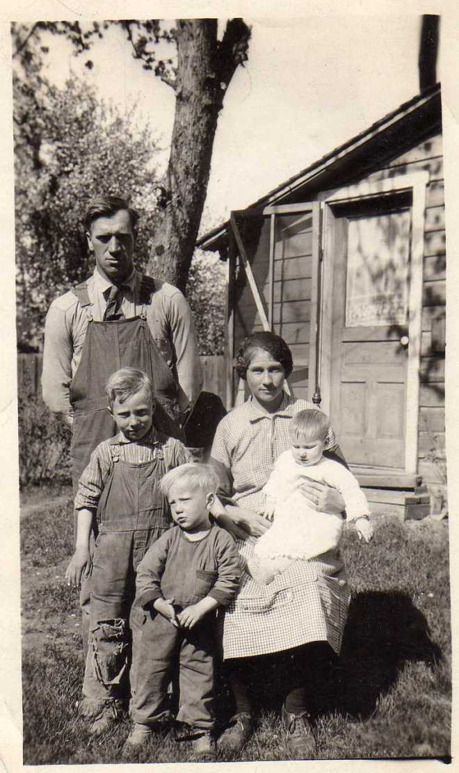 Olof and Edna, Harold, Helen, and Russell Neilson