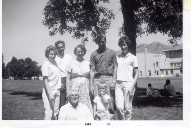 Otto and Elizabeth Andra family, August 1961